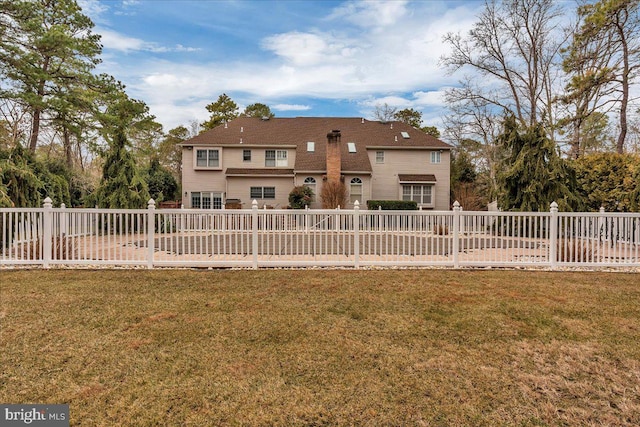 view of front facade featuring fence private yard and a front lawn