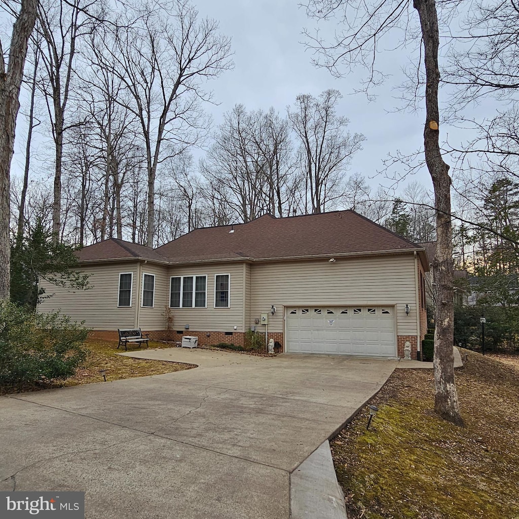 ranch-style home with crawl space, driveway, and an attached garage