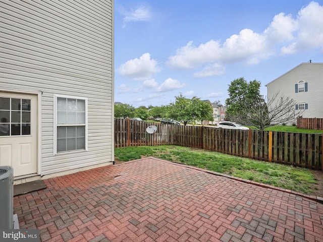 1332 Cranes Bill Way, Woodbridge, VA 22191 - view of patio featuring a fenced backyard and central air condition unit