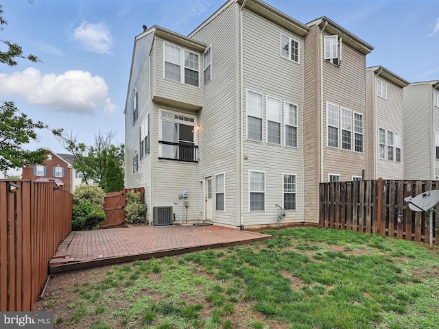 1332 Cranes Bill Way, Woodbridge, VA 22191 - back of property with central AC and a wooden deck