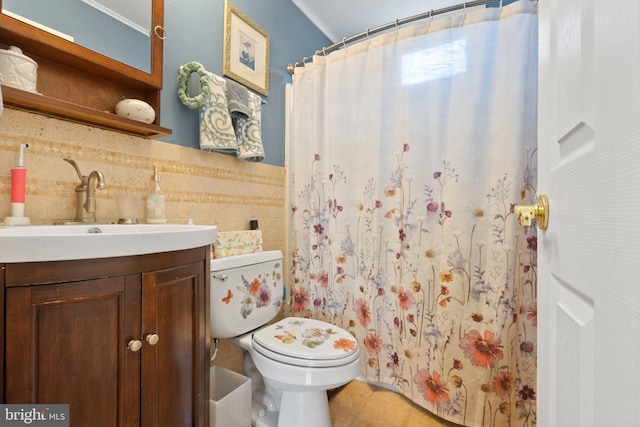 full bath featuring a wainscoted wall, tile walls, curtained shower, toilet, and vanity