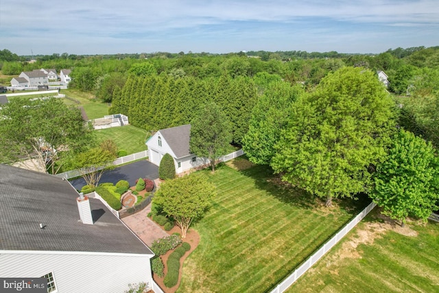 bird's eye view with a view of trees