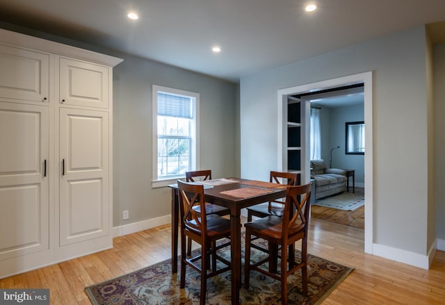 dining space featuring recessed lighting, light wood-style flooring, and baseboards