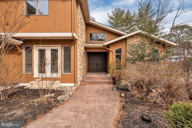 view of front facade with stone siding