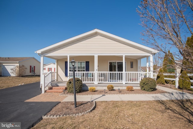 view of front of property featuring covered porch