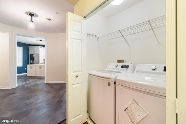 laundry room featuring laundry area, washer and clothes dryer, visible vents, and baseboards