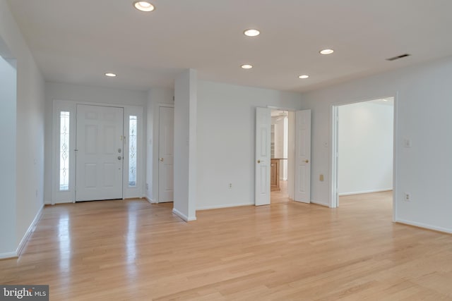 entryway featuring light wood-style flooring, visible vents, baseboards, and recessed lighting