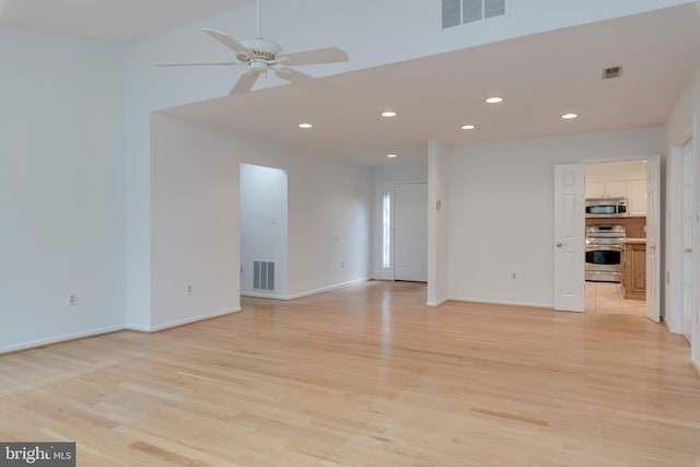 spare room with light wood finished floors, visible vents, and recessed lighting