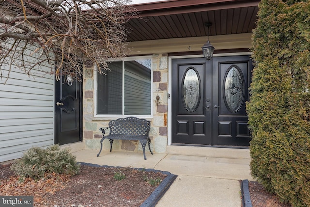 entrance to property featuring a porch