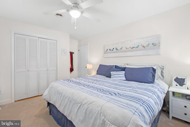 bedroom with carpet floors, a ceiling fan, visible vents, and a closet