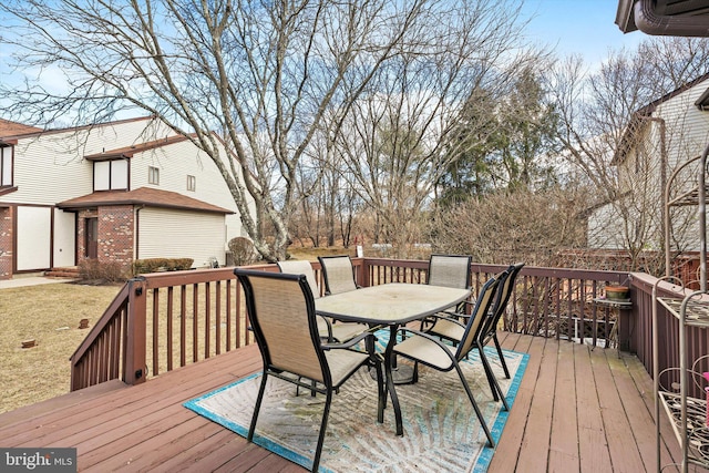 deck with outdoor dining space