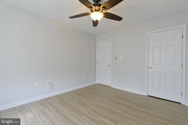 unfurnished room with light wood-type flooring, ceiling fan, and baseboards