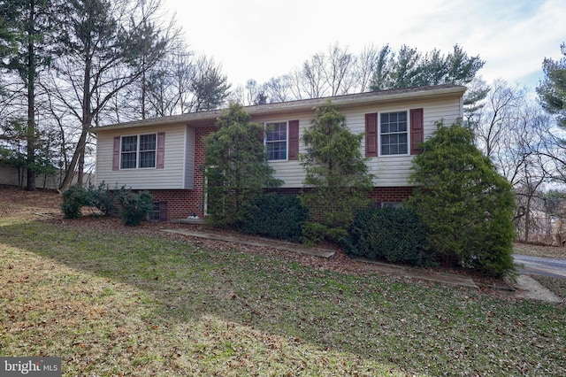 view of front of property with a front lawn and brick siding