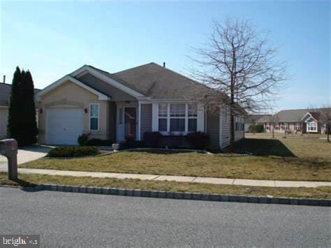 view of front facade with an attached garage, a front lawn, and concrete driveway