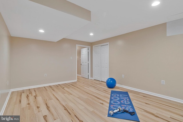 workout room featuring recessed lighting, wood finished floors, and baseboards