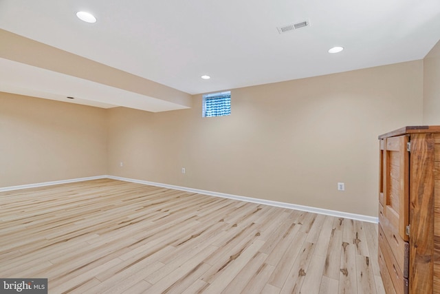 unfurnished room featuring light wood finished floors, visible vents, and recessed lighting