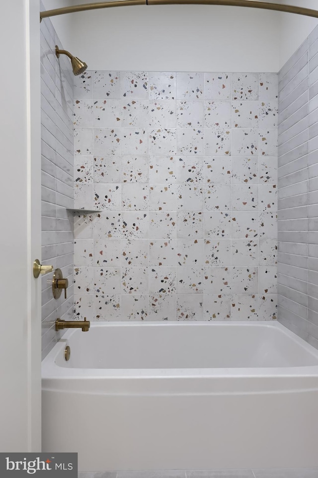 11 Sailfish Dr, Mechanicsburg, PA 17050 - full bathroom with shower / tub combination