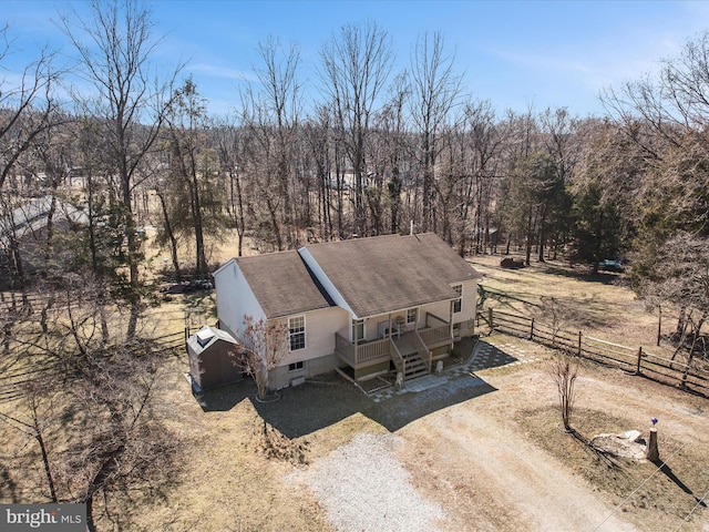 birds eye view of property featuring a forest view