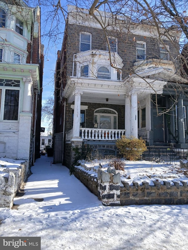 view of front of house featuring covered porch