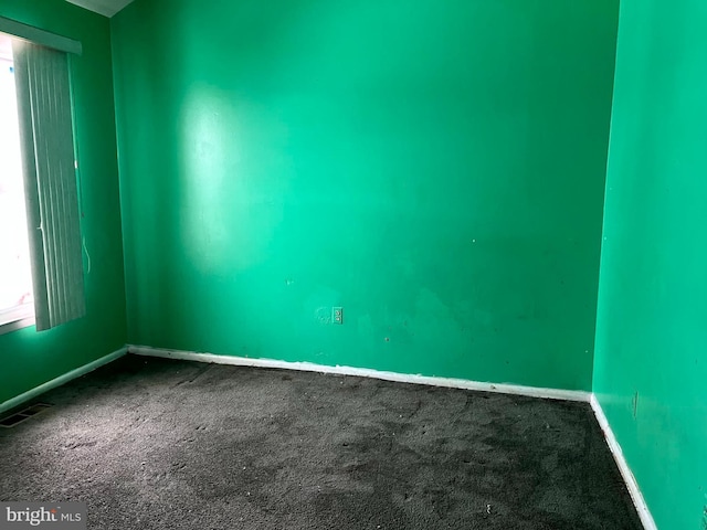 unfurnished room with baseboards, visible vents, and carpet flooring