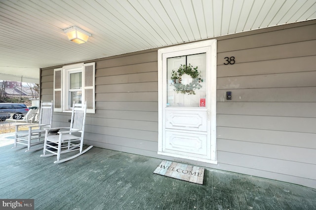 property entrance featuring a porch