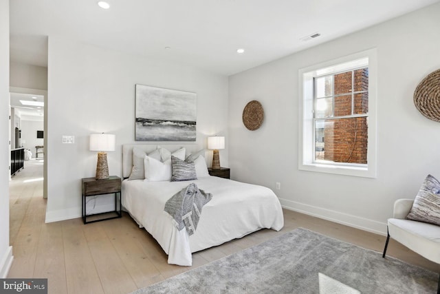 bedroom featuring light wood-type flooring, baseboards, visible vents, and recessed lighting