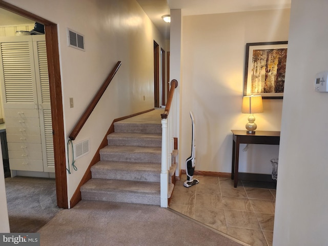 stairs featuring carpet, visible vents, and baseboards