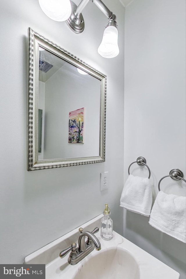 bathroom featuring a sink