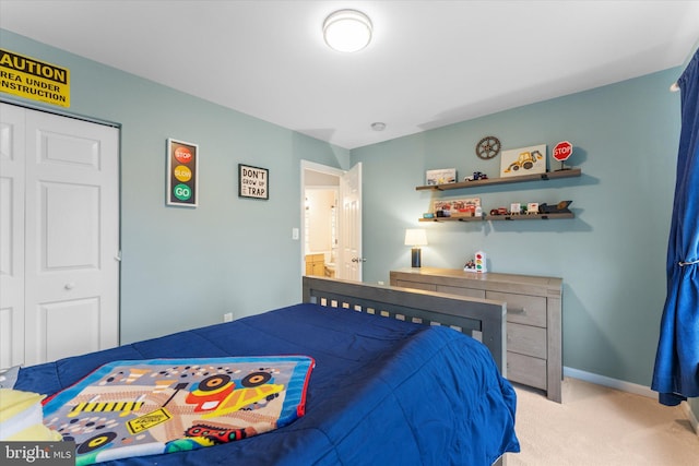 bedroom featuring baseboards, light carpet, and a closet