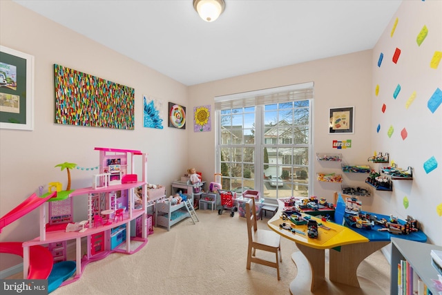 recreation room featuring carpet floors