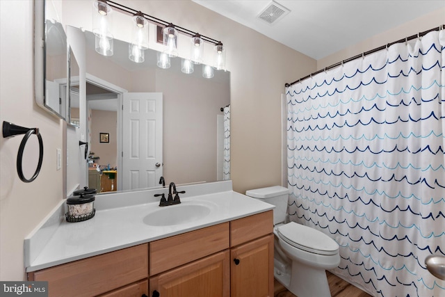 full bathroom with a shower with shower curtain, visible vents, toilet, and vanity