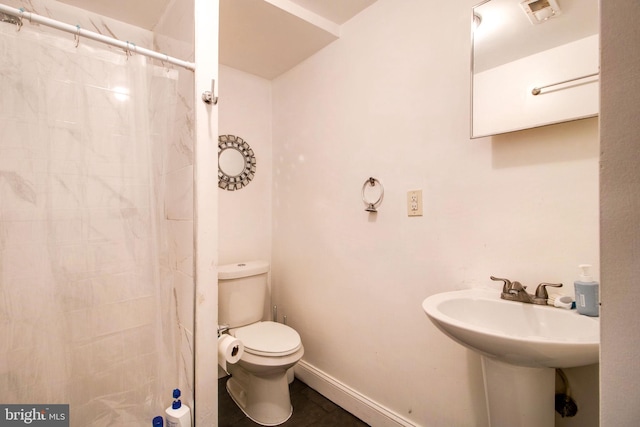 bathroom with tile patterned flooring, toilet, visible vents, baseboards, and a shower with curtain