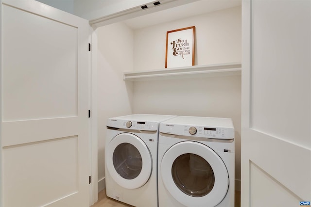 laundry room with laundry area and independent washer and dryer