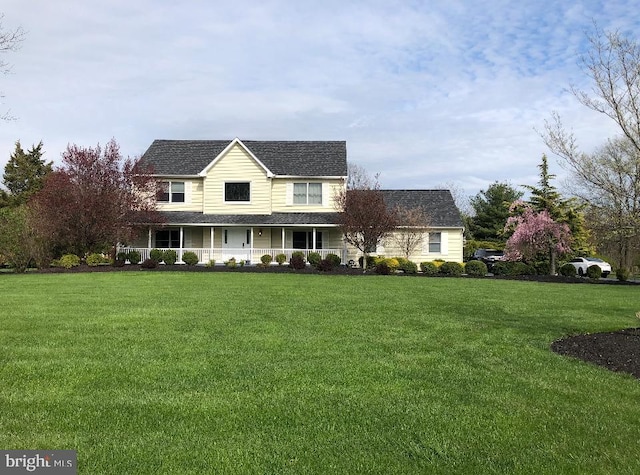 view of front facade featuring covered porch and a front lawn