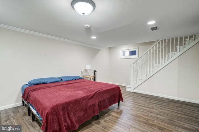 bedroom featuring crown molding, recessed lighting, visible vents, wood finished floors, and baseboards