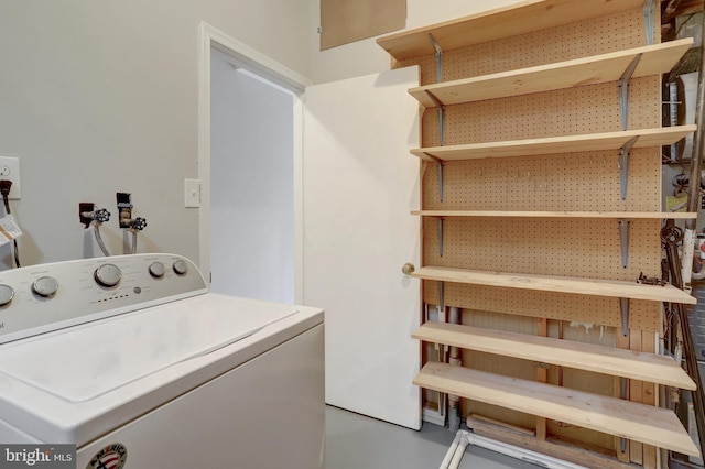 clothes washing area with laundry area, washer / clothes dryer, and a workshop area