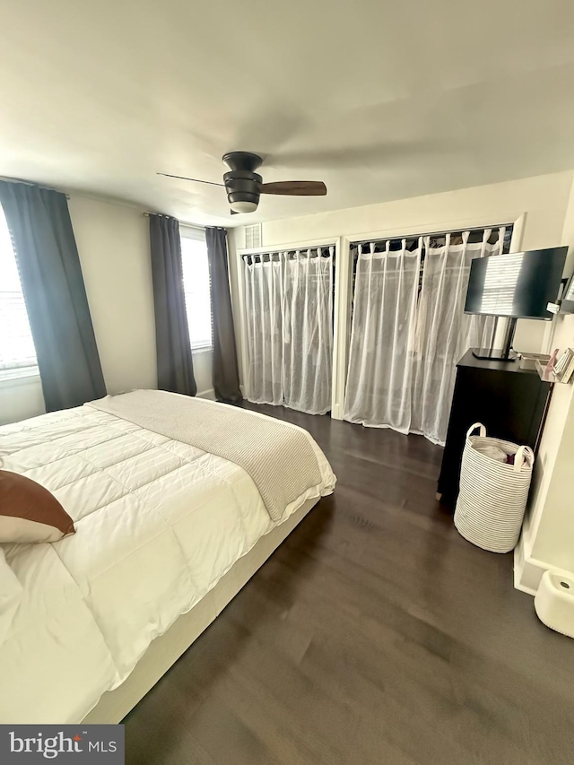 bedroom featuring dark wood-style floors and ceiling fan