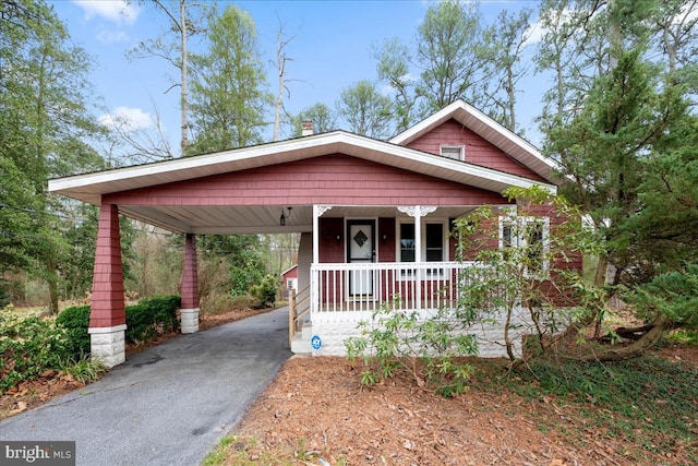 view of front of home featuring covered porch and aphalt driveway