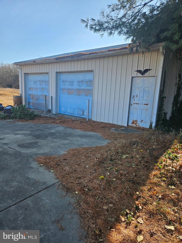 view of detached garage