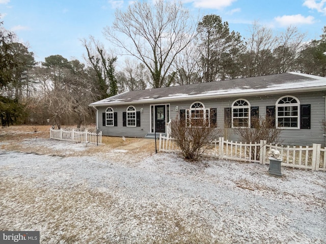 single story home featuring a fenced front yard