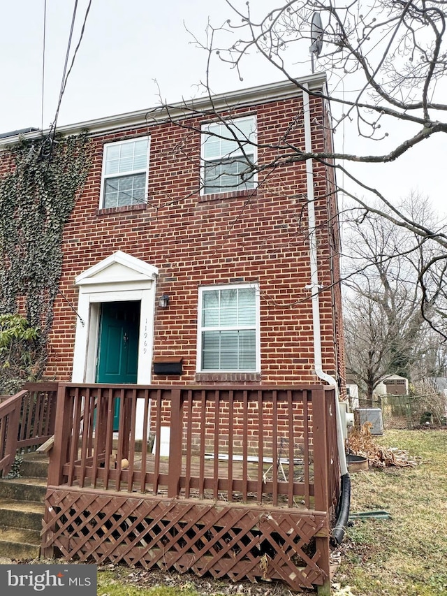 view of front facade with brick siding