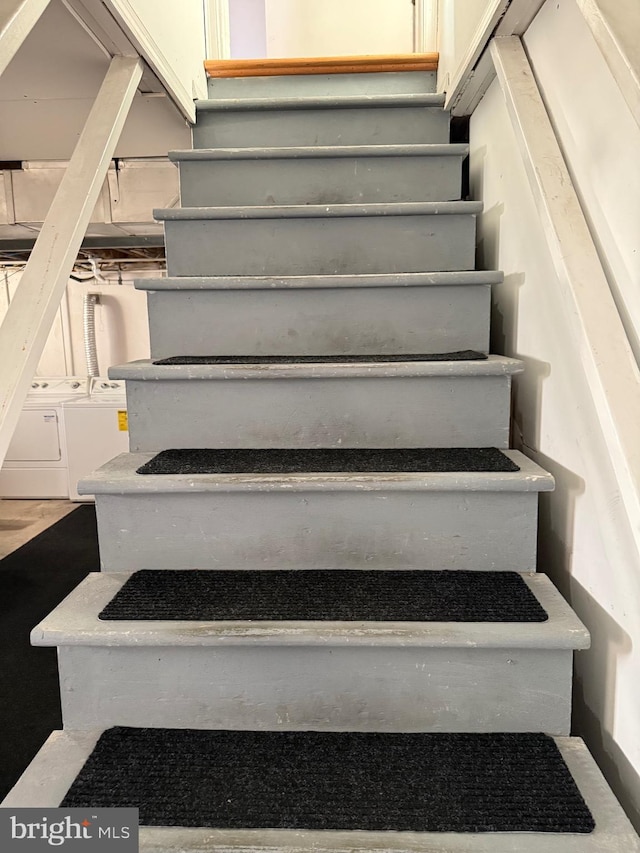 staircase featuring washer and clothes dryer