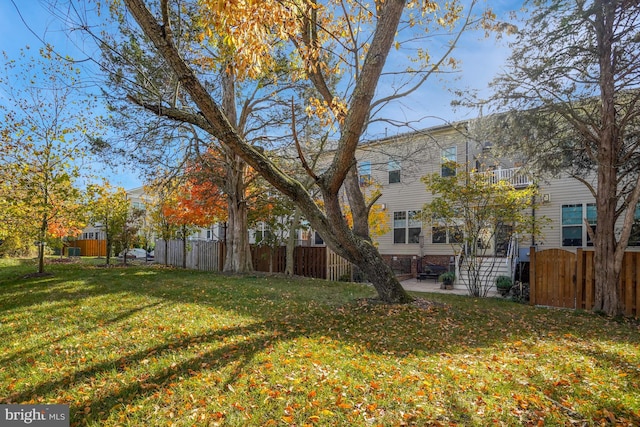 view of yard featuring a patio area and fence