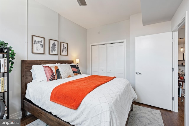 bedroom with ceiling fan, a closet, and wood finished floors