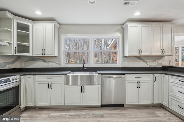 kitchen featuring appliances with stainless steel finishes, a sink, visible vents, and recessed lighting