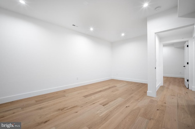 basement with recessed lighting, visible vents, light wood-style flooring, and baseboards