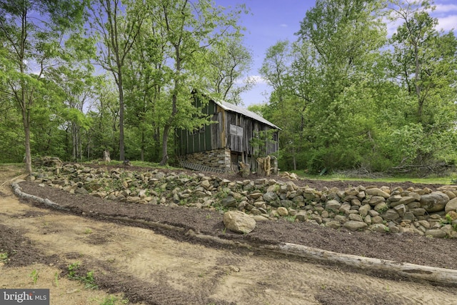 view of yard featuring a barn and an outdoor structure