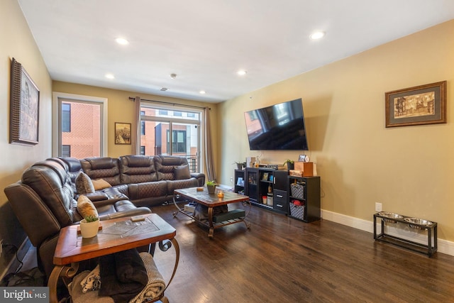 living area featuring recessed lighting, baseboards, and wood finished floors