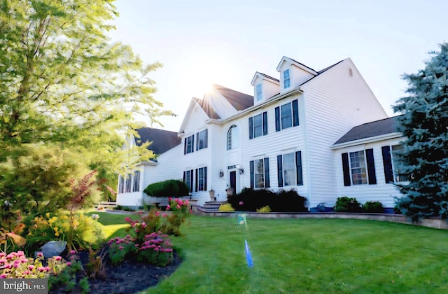 view of front of property with a front yard