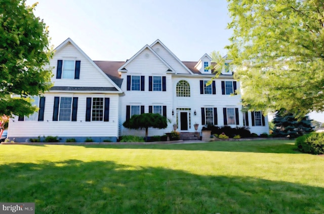 view of front of home with a front lawn